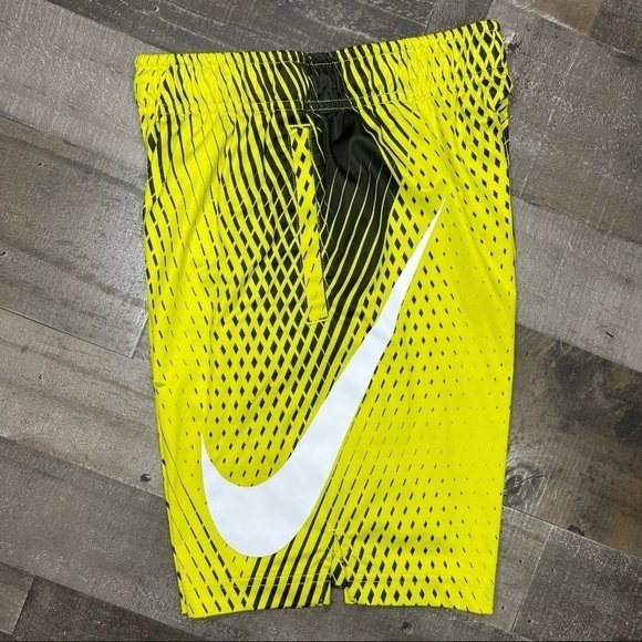 Nike Dri Fit Boys Athletic Short size Medium - Picture 1 of 8